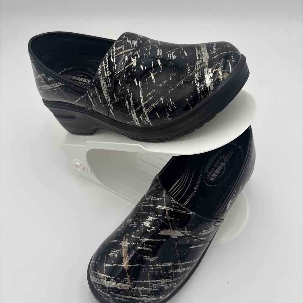 Easy Works by Easy‎ Street Black Dragonfly Flip Flops Clogs Size 7